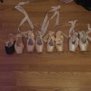 Pionte shoes for decoration